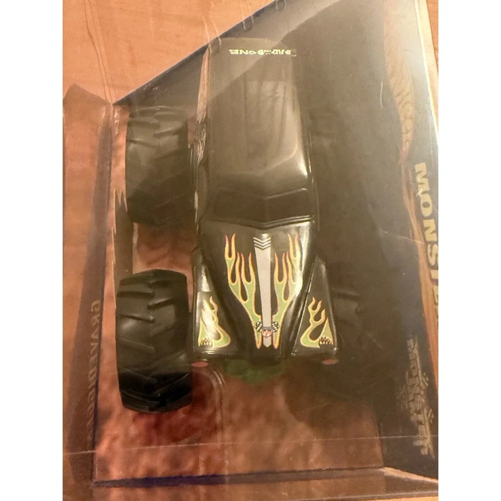 Hot Wheels Monster Jam Truck Gravedigger Rev N Go 1/43 Mattel New In Box‎ 2000